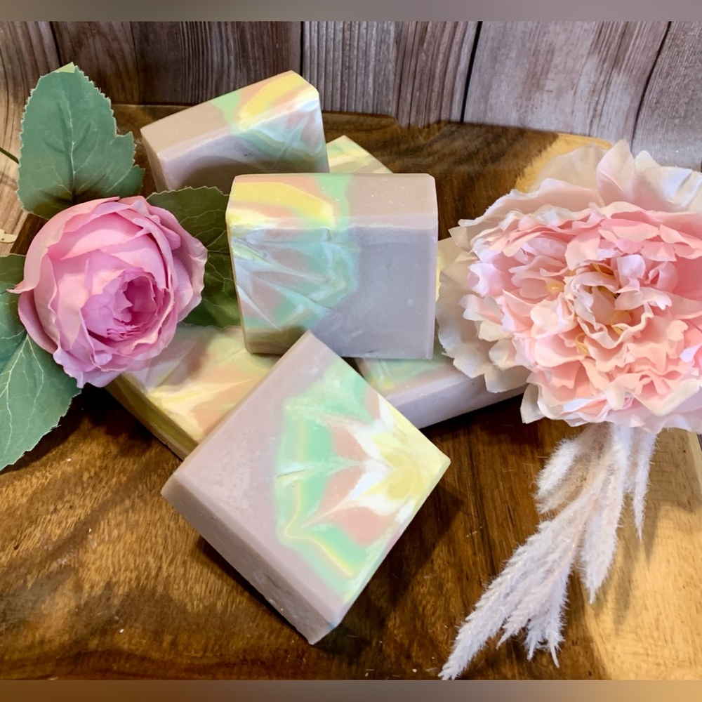 Hand crafted artisan soap in pastel colors just in time for Spring - 1 bar - Picture 3 of 6